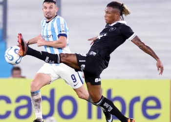 Botafogo vence Racing na Argentina e assume topo do Grupo E na Sul-Americana