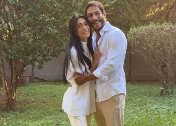 Michelle Barros anuncia gravidez aos 46 anos e celebra fase ao lado de Shia Phoenix