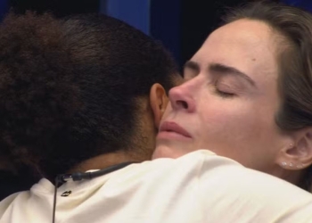 Ana Paula Renault se emociona ao saber da morte do pai e revela ter ouvido a mãe