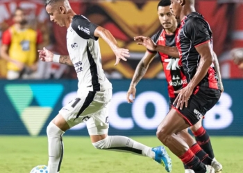 Corinthians empata com o Vitória e entra no Z4 do Brasileirão