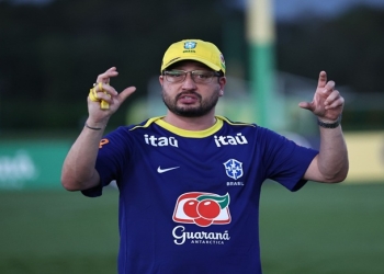 Arthur Elias projeta estreia do Brasil contra a Coreia do Sul e cobra evolução da equipe