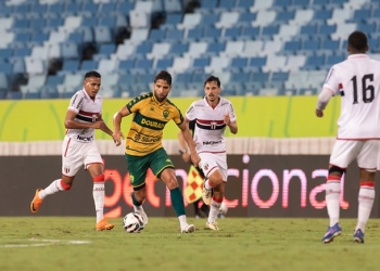 Cuiabá sai na frente, mas cede pênalti e fica no empate com o Botafogo-SP na Arena Pantanal