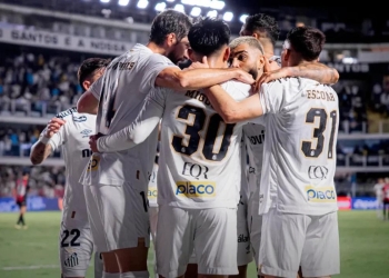 Santos vence o Vitória e deixa a zona de rebaixamento do Brasileirão