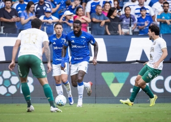 Cruzeiro vence a Chapecoense no Mineirão e sobe na tabela