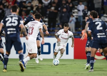 Fluminense arranca empate na Argentina, mas segue em situação delicada na Libertadores