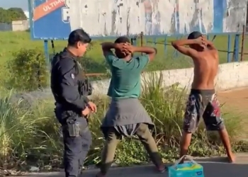 Dupla é presa após furtar pacotes de fraldas em farmácia de Cuiabá