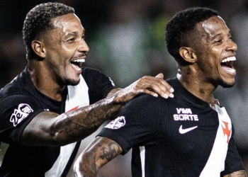 Vasco vence o Barracas Central e garante vaga nos playoffs da Copa Sul-Americana
