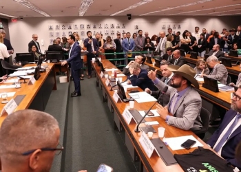 Conselho de Ética suspende três deputados por motim na Câmara