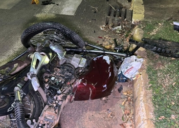 Fuga da PM termina com colisão violenta, drogas espalhadas e suspeito socorrido