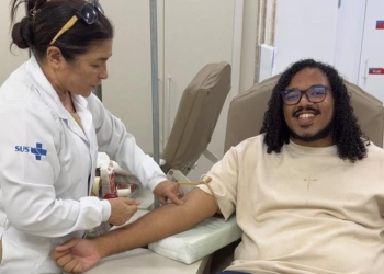 Doadores de sangue mobilizam amigos e comemoram aniversário no MT Hemocentro