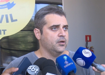 Justiça solta delegado após tiroteio, afasta policial do cargo e recolhe armas em MT