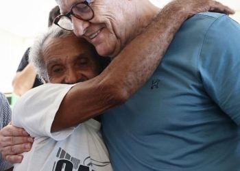 “Agora o terreno é realmente nosso”, comemora morador de Juína em entrega de 1.500 escrituras definitivas