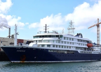 Navio de cruzeiro atingido por hantavírus retira passageiros doentes
