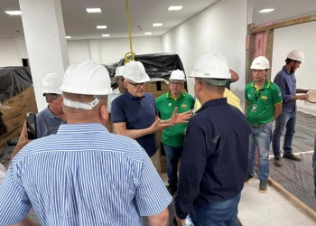 Governador Otaviano Pivetta vistoria obras do Hospital Regional de Confresa