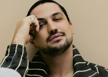 Gabriel Leone é o primeiro brasileiro ‘Friend of the House’: ‘Namoro que vira casamento’
