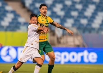Cuiabá sai na frente, recua e acaba sendo golpeado pelo Criciúma com empate nos acréscimos