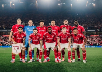 Time de Igor Jesus leva 4 a 0 do Aston Villa e é eliminado da Europa League
