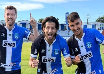 Mixto perde para o Capital no JK e desperdiça chance de colar nos líderes do grupo