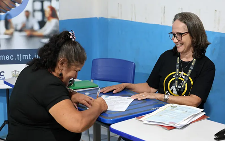 Separação é oficializada após 18 anos com divórcio no projeto Justiça em Ação