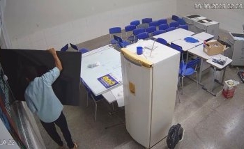 Criminoso invade escola durante a madrugada, furta eletrônicos e é capturado horas depois