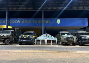 Motorista é preso com carga de skunk escondida em carreta carregada com algodão