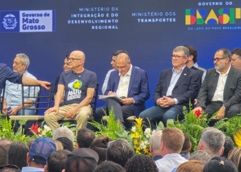 Otaviano Pivetta cobra mais apoio federal durante inauguração de ferrovia em Dom Aquino