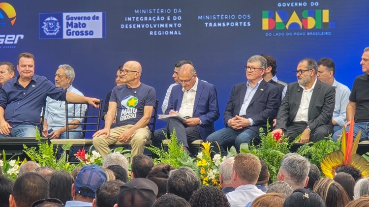 Otaviano Pivetta cobra mais apoio federal durante inauguração de ferrovia em Dom Aquino