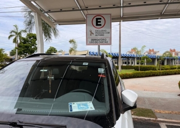 Detran emite mais de 3 mil credenciais de estacionamento para pessoas com autismo
