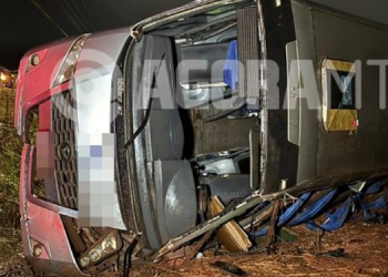 Capotamento de van deixa 13 trabalhadores feridos em Rondonópolis