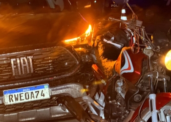 Idoso de 62 anos morre após motocicleta ser atingida por Fiat Toro na BR-070