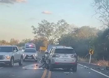Três pessoas morrem durante acidente Jeep e um Volkswagen Voyage na MT-010