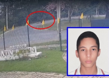 Câmera registra momento em que motociclista de 20 anos perde controle e morre ao atingir poste