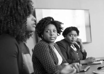 Desemprego entre mulheres negras jovens chega a 24,7%, aponta estudo