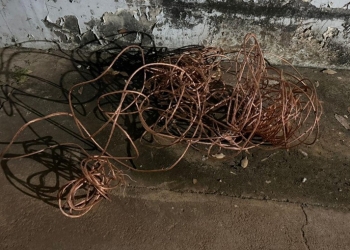 Suspeitos de furtar fios de cobre avaliados em R$ 15 mil são identificados com tornozeleira eletrônica