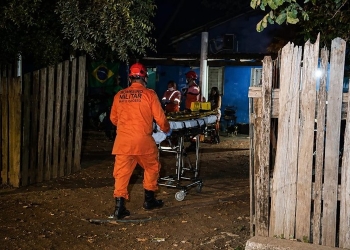 Homem é preso após esfaquear colega durante briga e destruir motocicleta