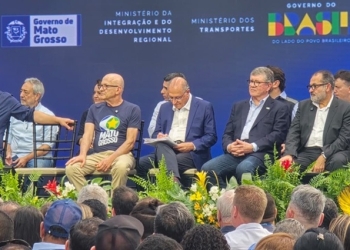 Inauguração de ferrovia vira palco de disputa política entre aliados de Lula e grupo de Mauro Mendes