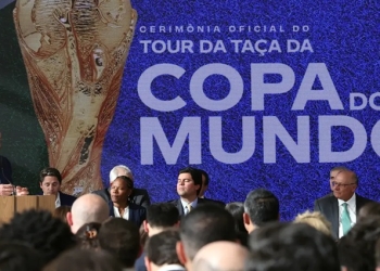 Lula sanciona lei da Copa do Mundo Feminina e reconhece pioneiras