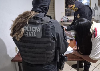 Facção que cobrava taxas de comerciantes e traficava drogas é alvo de operação com 5 prisões