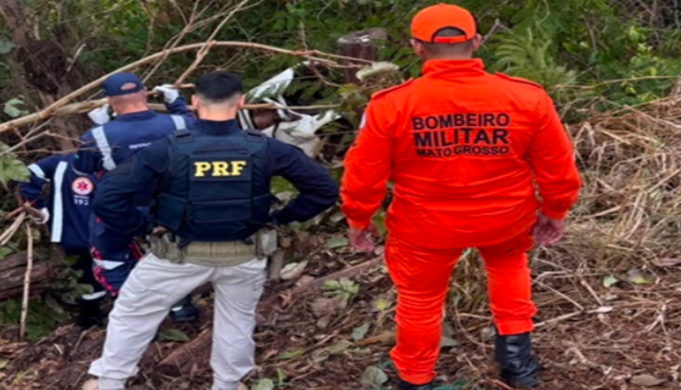 Caminhonete sai da pista e motorista morre na BR-364 em Pedra Preta