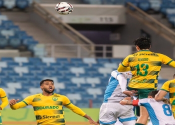 Com dois gols de Vinícius Peixoto, Cuiabá supera 1º tempo desastroso e busca empate contra o Londrina