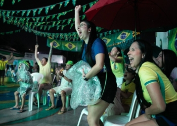 Telões da Prefeitura mobilizam torcedores e levam festa a diferentes regiões de Cuiabá
